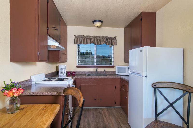 Queen Room with Two Queen Beds with Kitchen image 4