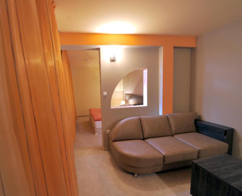 One-Bedroom Suite with Balcony image 4