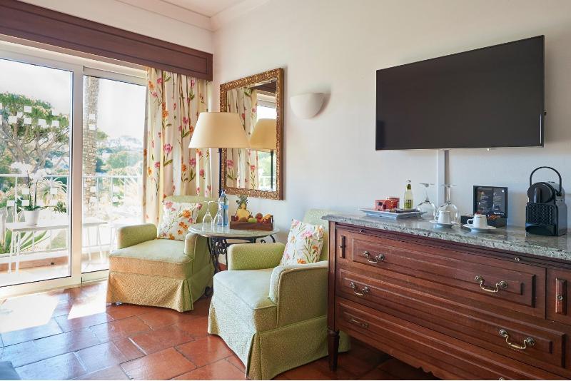 Classic Double or Twin Room with Land View image 4