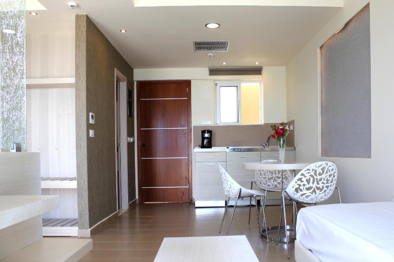 Sea Melody Beach Hotel Apartments - image 10