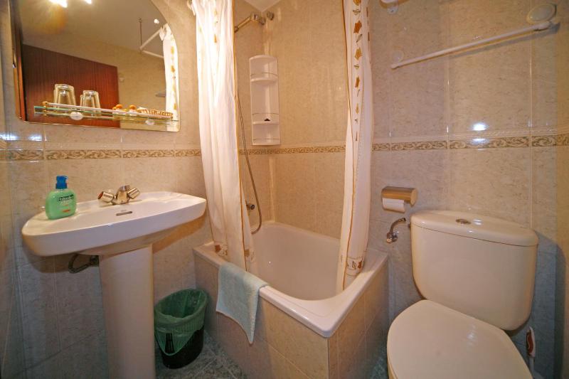Double or Twin Room image 2