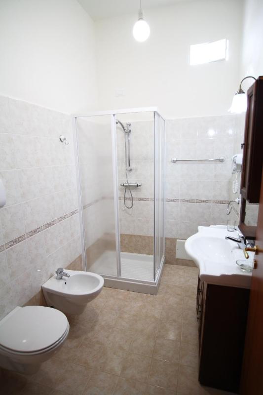 Large Double Room image 2