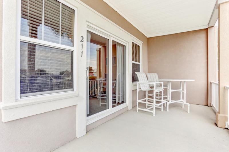 Three-Bedroom Townhouse image 1