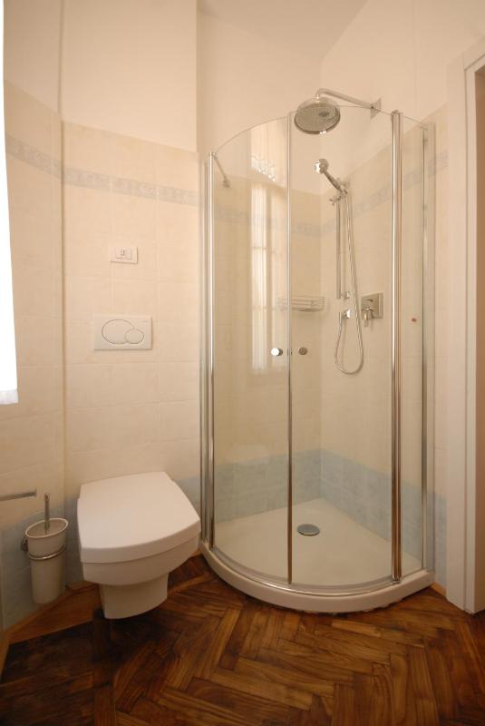 Single Room image 3