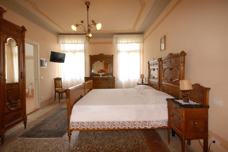Superior Double Room image 3