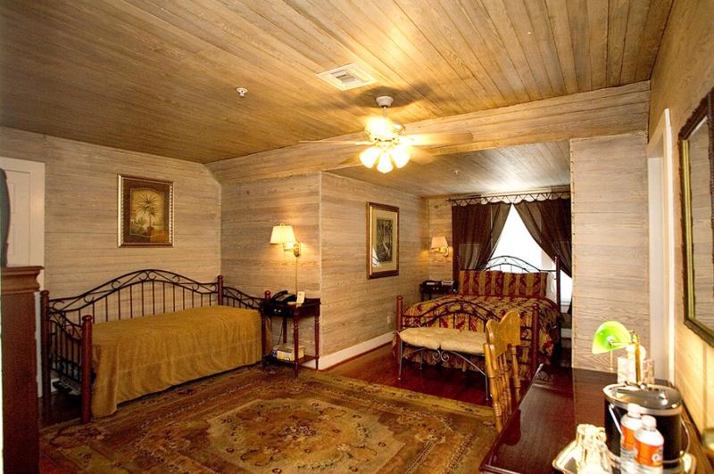 Quadruple Room image 2