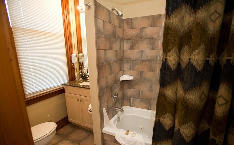 Deluxe Double Room with Extra Bed image 2
