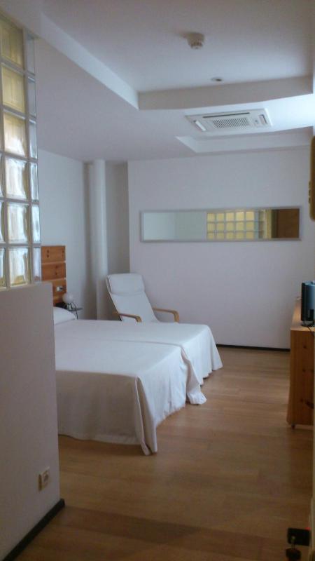 Single Room image 3