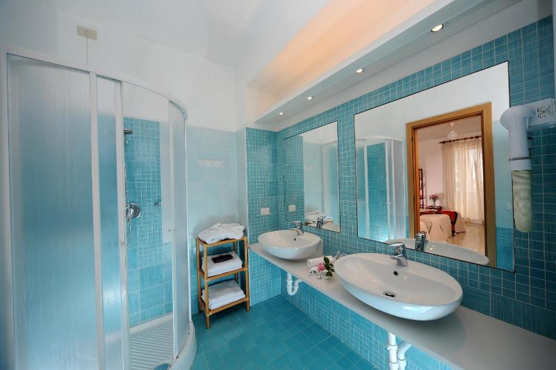 Classic Triple Room image 2