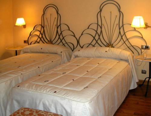 Double Room with Spa Bath image 1