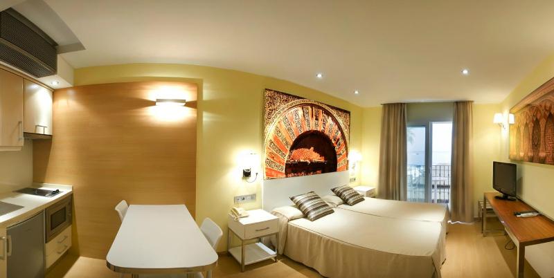 Deluxe Apartment with Sea View image 3