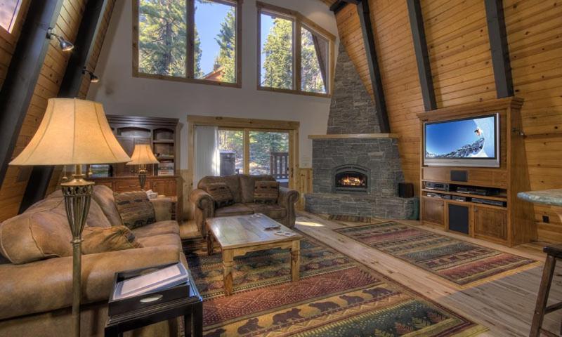 Three-Bedroom House image 1
