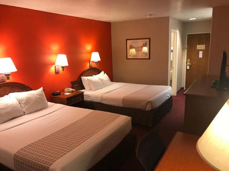Quadruple Room image 4