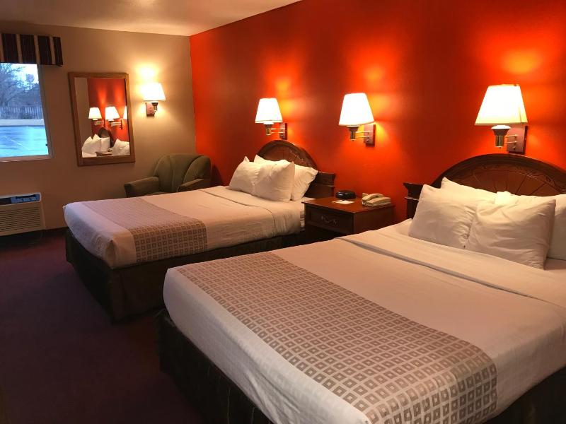 Quadruple Room image 2