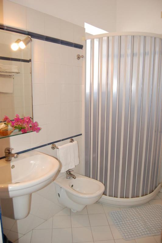 Quadruple Room with Garden View image 2