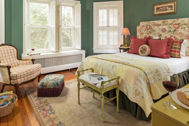Queen Room image 3