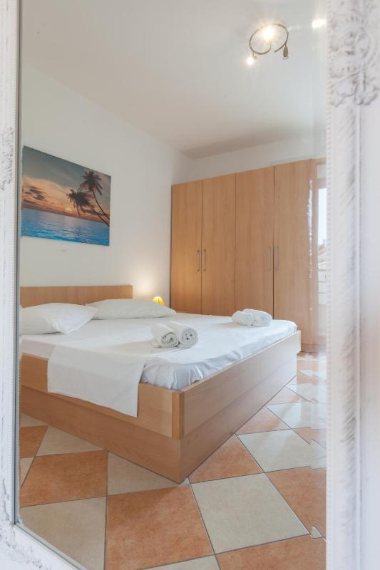 One-Bedroom Apartment image 1