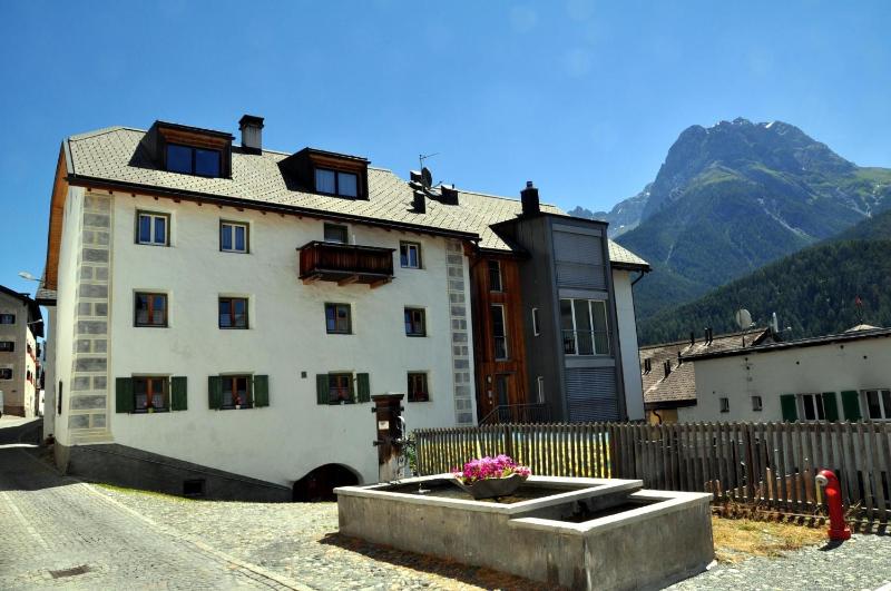 Apartment with Mountain View image 1