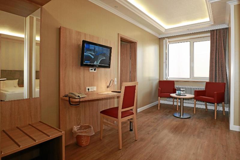 Family Room image 3