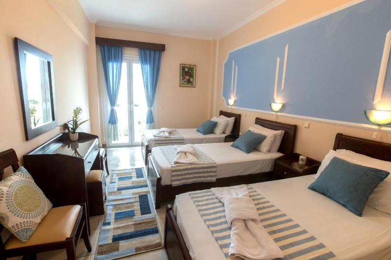 Standard Triple Room image 4