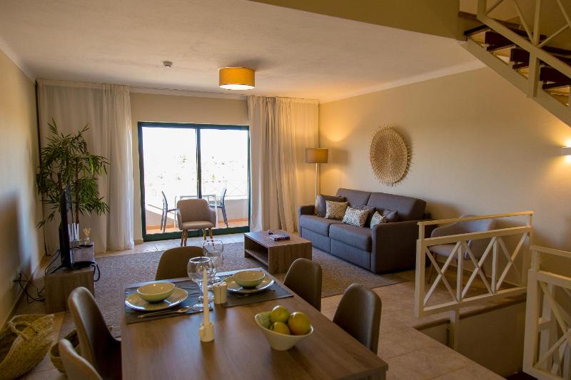 Two-Bedroom Triplex Apartment with Balcony image 3