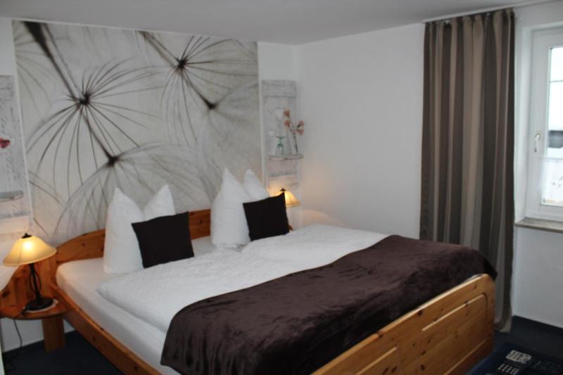 Double Room image 4