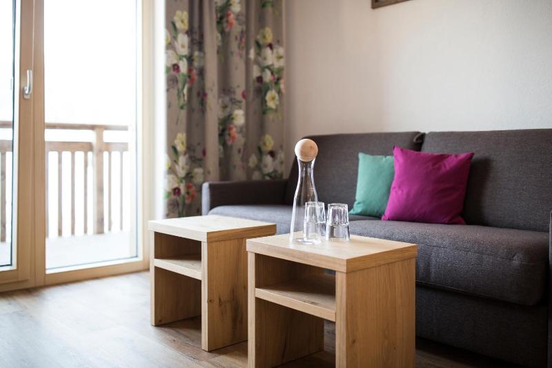 Deluxe Double Room with Balcony image 3