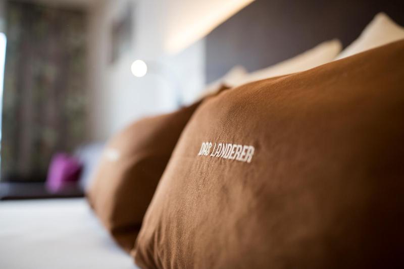 Deluxe Double Room with Balcony image 2