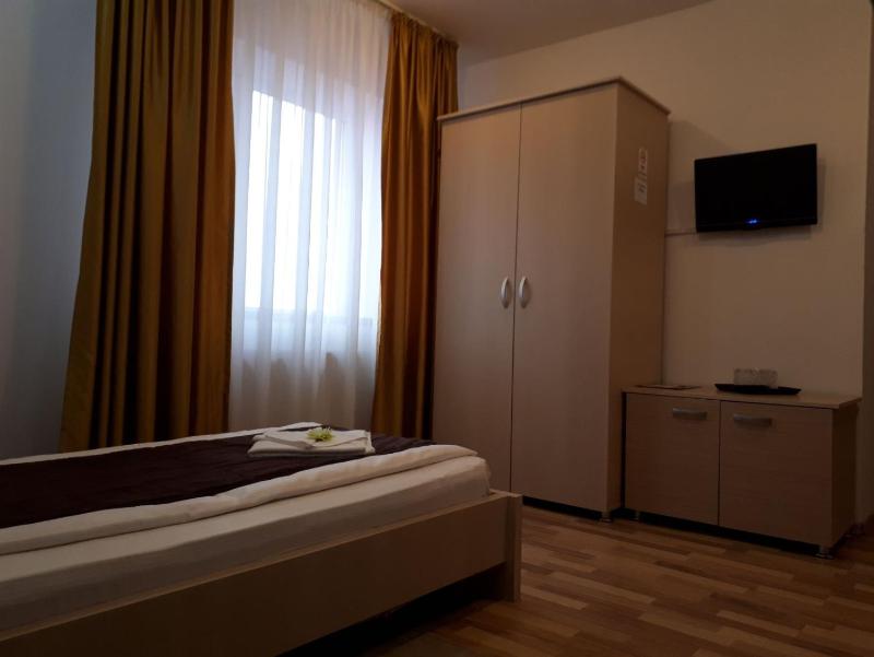 Standard Triple Room image 3