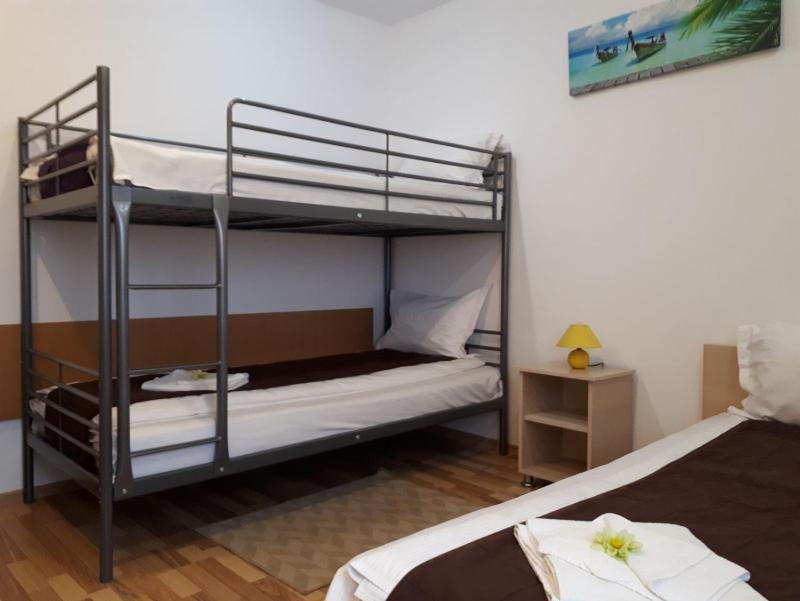 Standard Triple Room image 2
