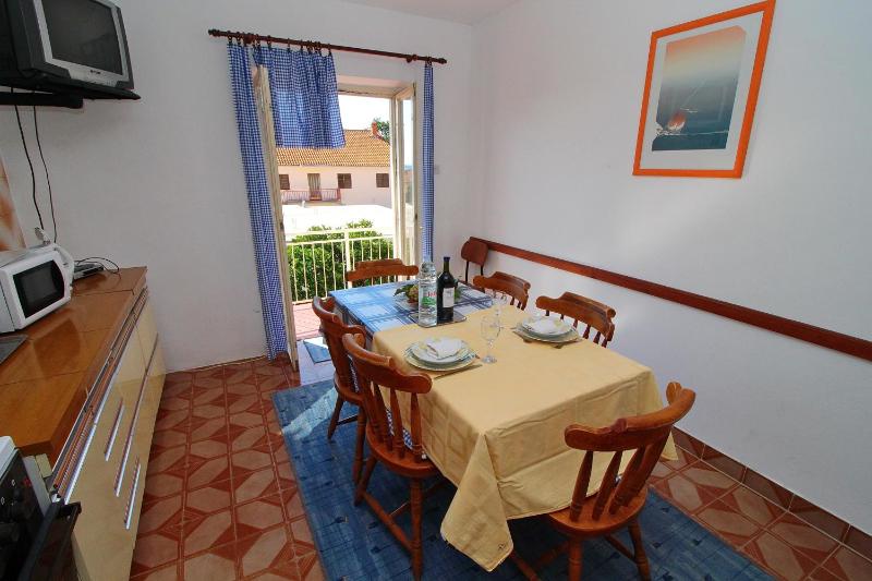 Three bedroom apartment with terrace - image 22