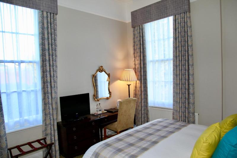 Standard Double Room image 3