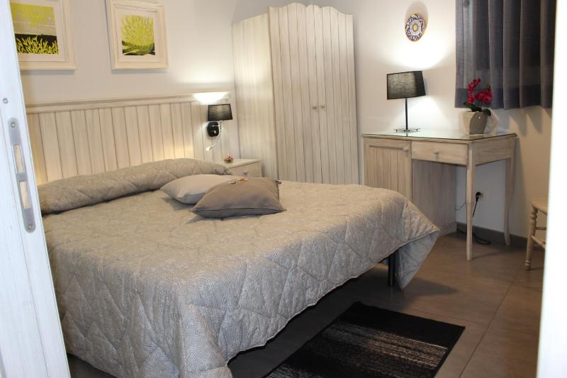 Double Room image 4