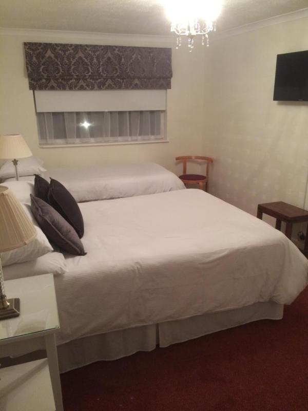 Double or Twin Room with Shower image 3