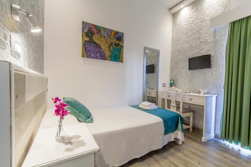 Single Room image 1