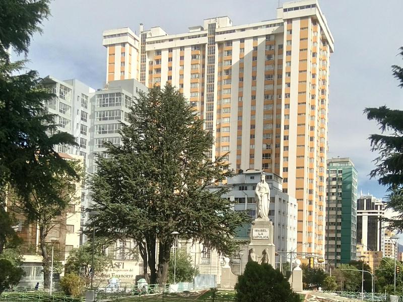 APARTAMENTO PRIVADO Piso 20a CENTRICO CERCA EMBAJADA USA TELEFERICOS MALLS VISTAS 360 SOLEADO ZONA SEGURA CONCIERTOS - image 14