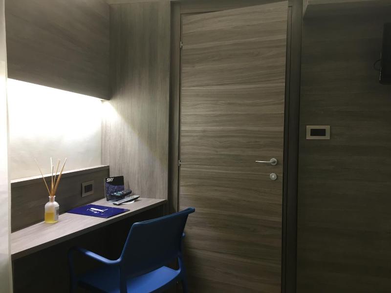 Superior Double Room image 3