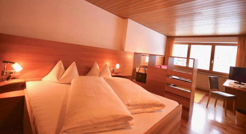 Double Room with Sitting Area image 4