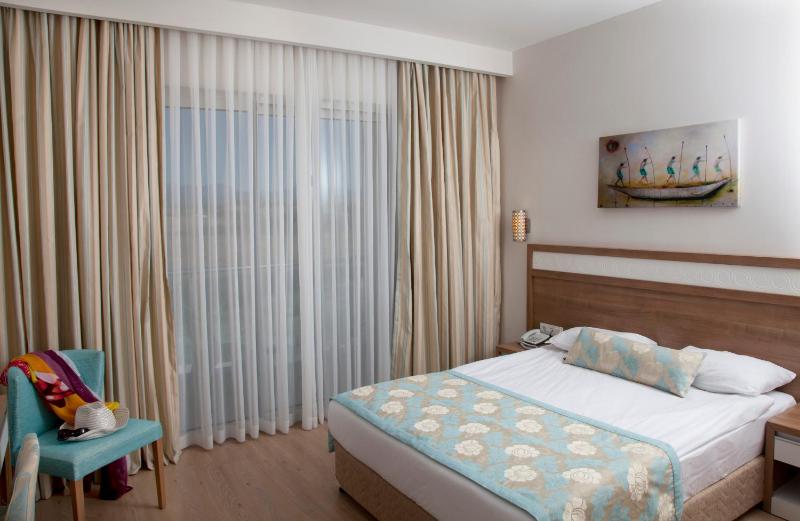 Standard Double or Twin Room image 3