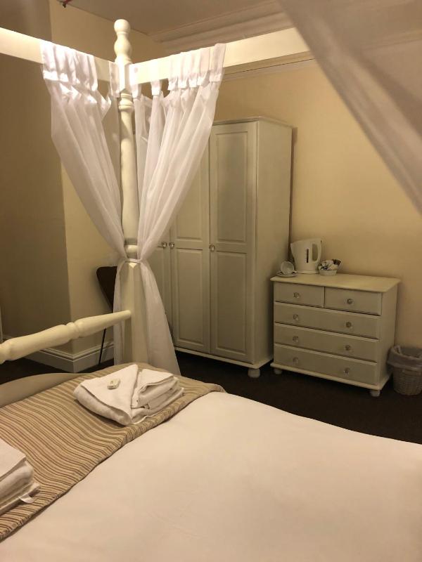 Double Room image 3