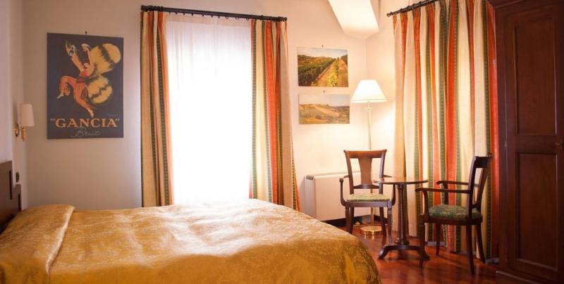 Standard Double Room image 2