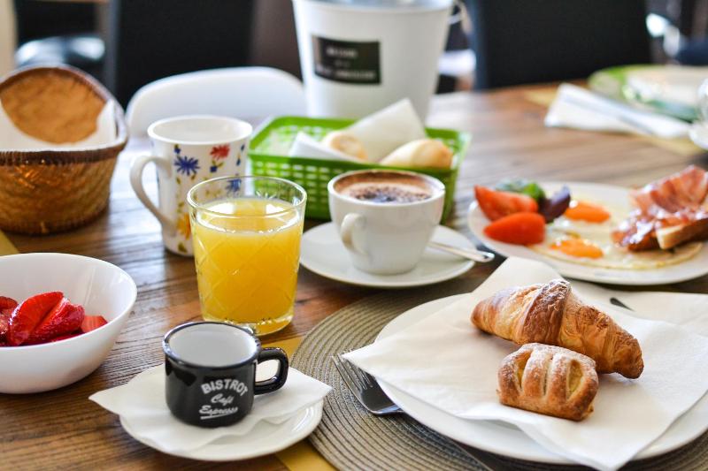 B City Hotel Bardolino - image 18
