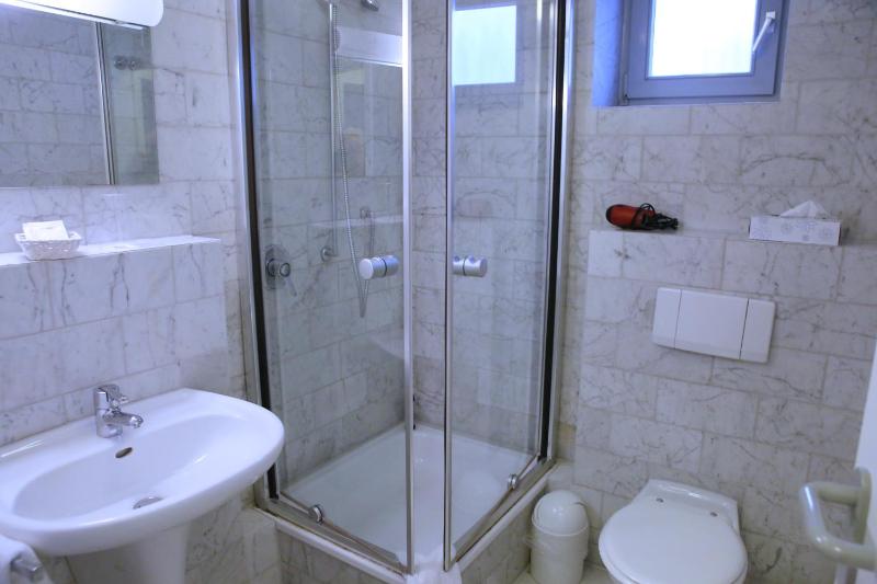 Double Room image 2