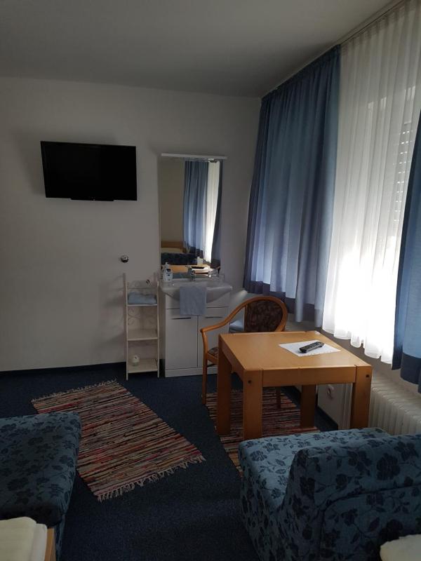Double Room with Shared Bathroom image 2
