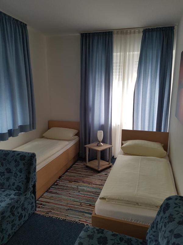 Double Room with Shared Bathroom image 3