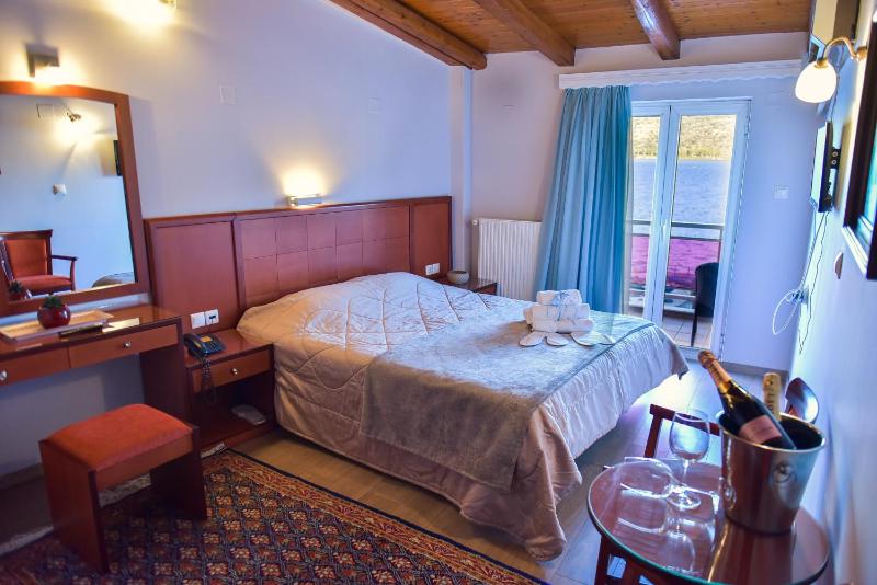 Quadruple Room with Sea View image 2