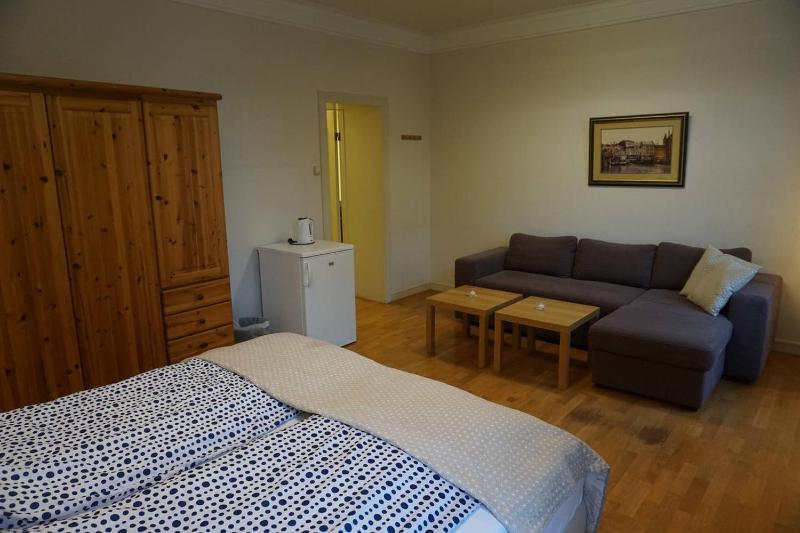 Large Double Room with Shared Bathroom image 4
