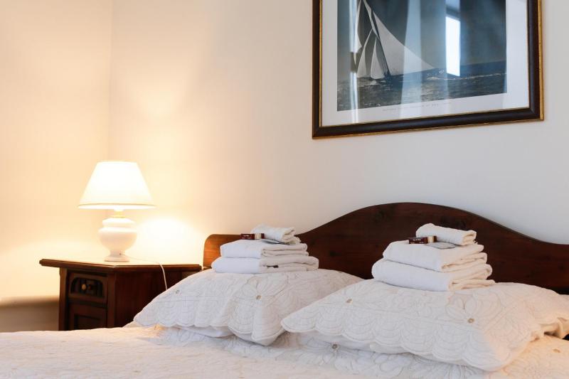 Deluxe Double Room image 4