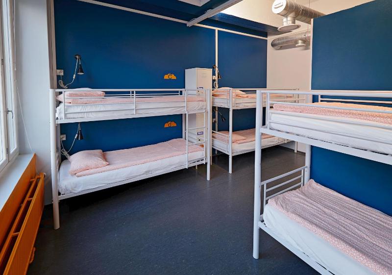 Bed in 8-Bed Mixed Dormitory Room image 3