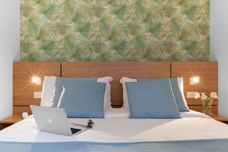 Double Room image 4